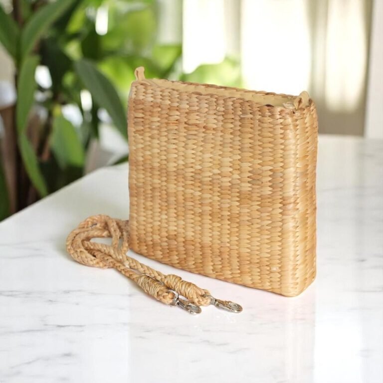 Phromphun Woven Handcrafted Clutch Bag Eco-Friendly Straw Purse