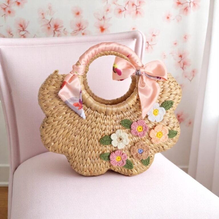 Phromthong Scalloped Straw Holiday Bag Handmade Eco-Friendly Tote